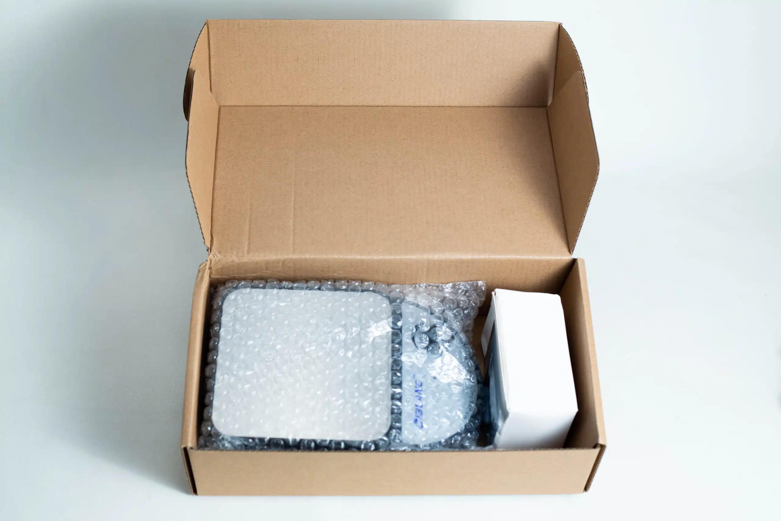 Magnetic stirrer machine inside a box