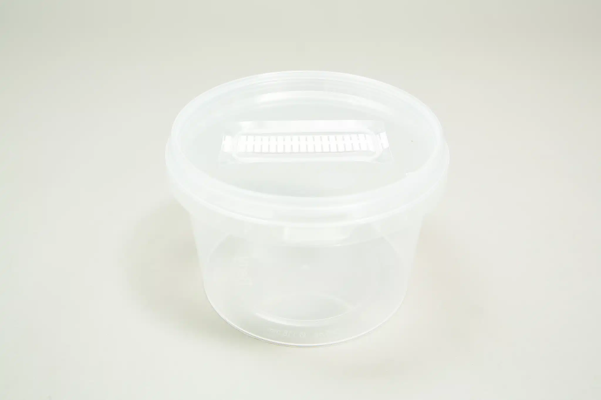 Mycrobox Polypropylene plant tissue Container with air filter | Reusable | O118/80 3 Clear, round Mycrobox Polypropylene plant tissue Container with air filter | Reusable | O118/80 with a fitted lid containing a rectangular air filter.