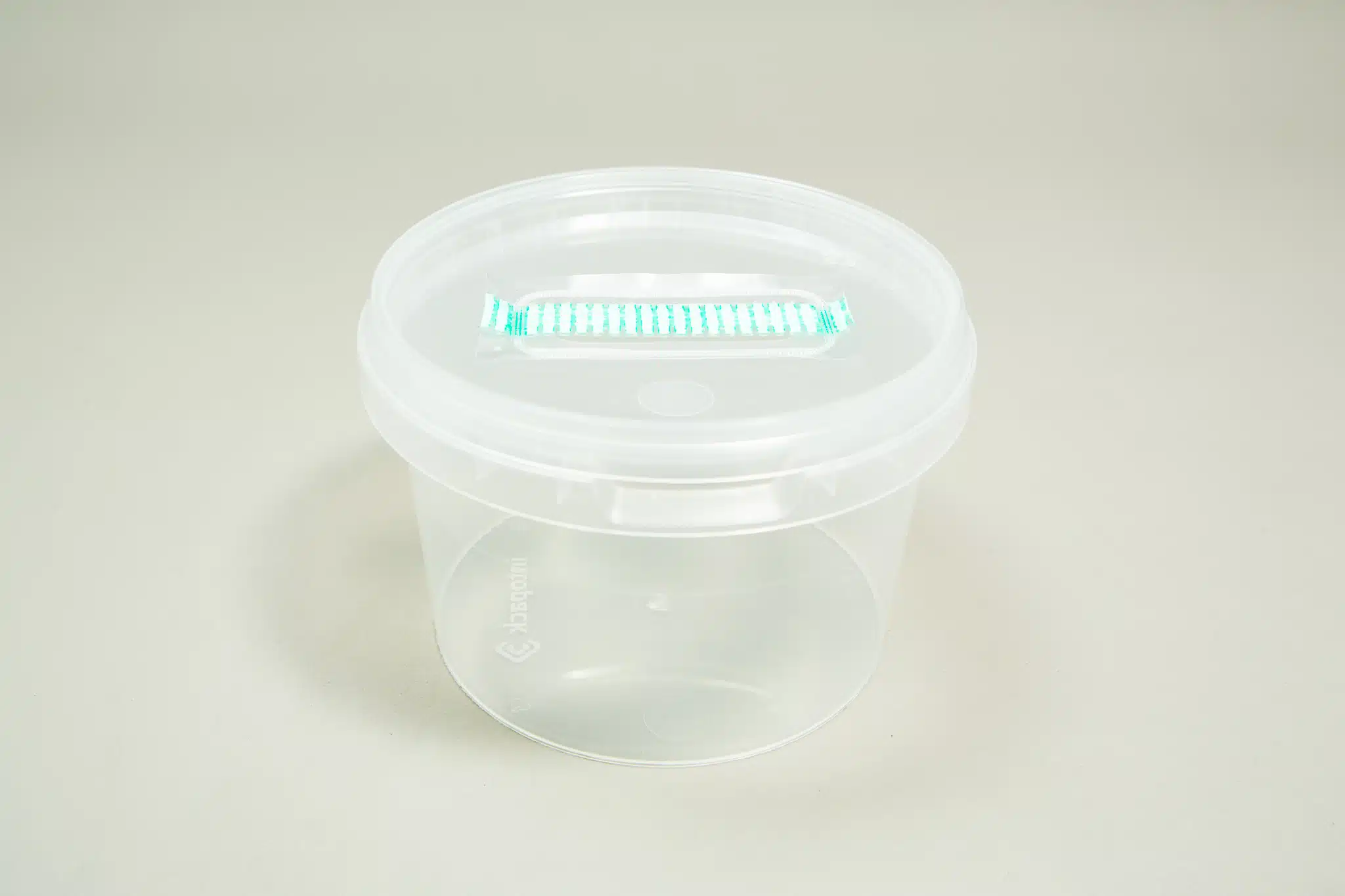 Mycrobox Polypropylene plant tissue Container with air filter | Reusable | O118/80 1 Clear, round Mycrobox Polypropylene plant tissue Container with air filter | Reusable | O118/80 featuring a fitted lid with an integrated air filter strip.